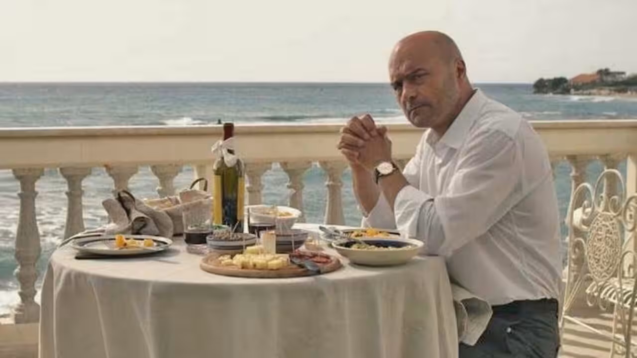 Luca Zingaretti, ex studente di Andrea Camilleri, nei panni del commissario Salvo Montalbano