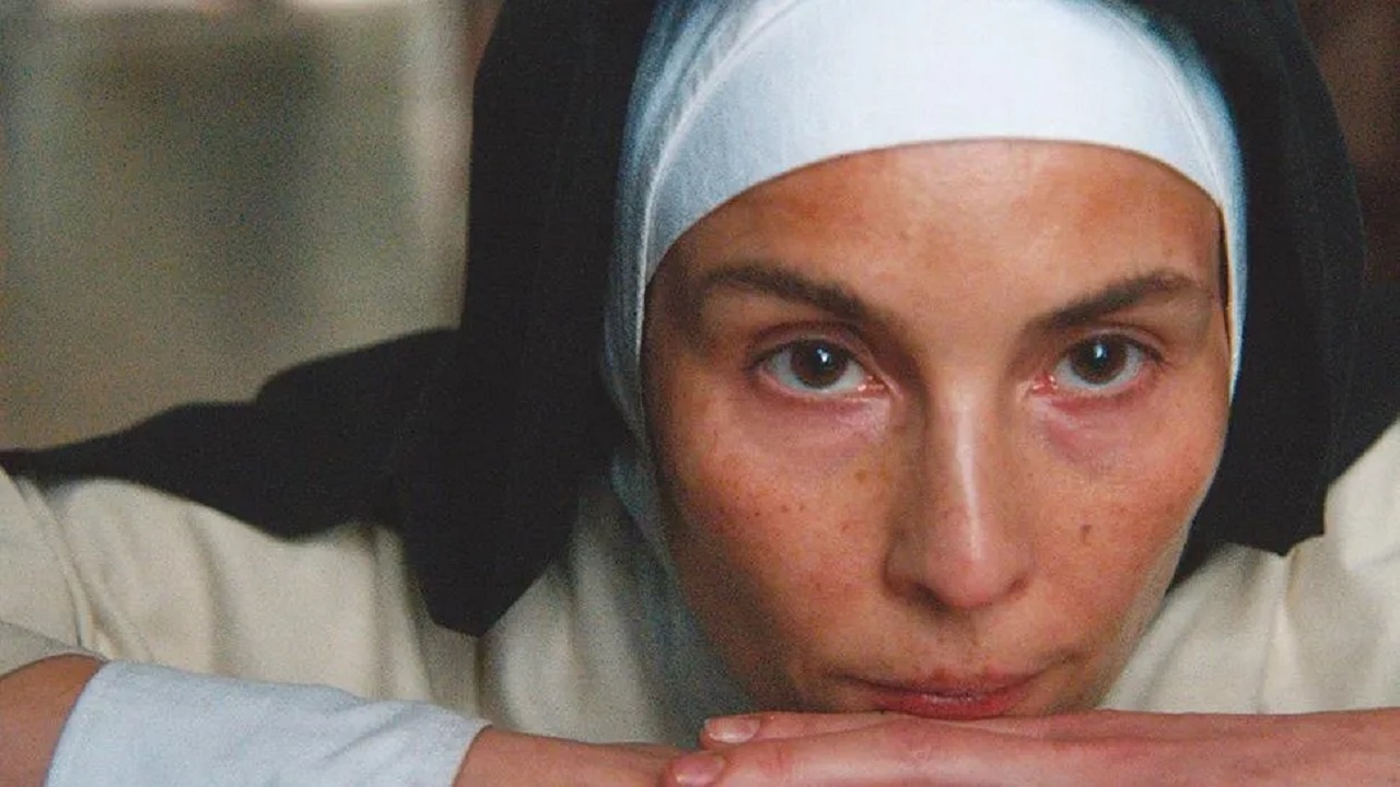 Noomi Rapace interpreta Madre Teresa in "Mother", di Teona Strugar Mitevska