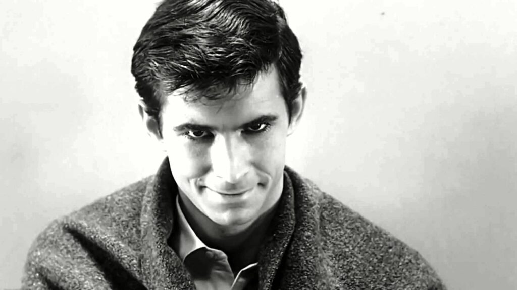 Norman Bates (interpretato da Anthony Perkins) nella scena finale di Psycho