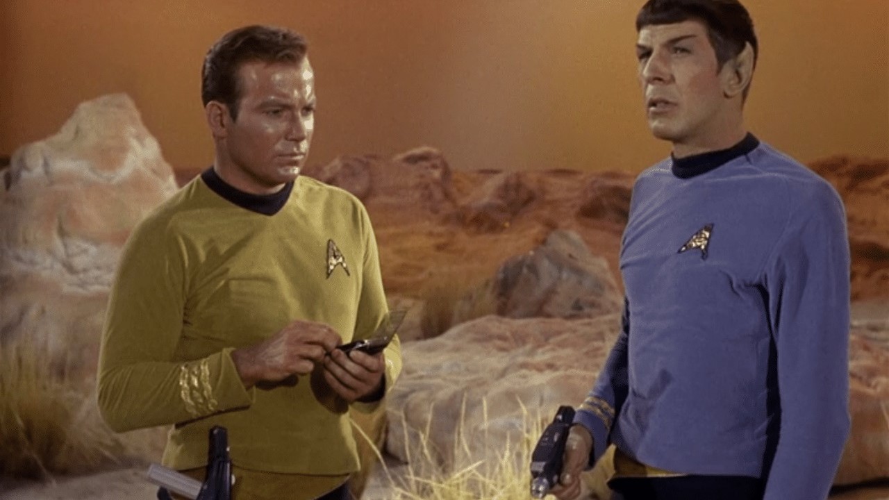 Il Capitano Kirk (William Shatner) e il Tenente Spock (Leonard Nimoy) nell'episodio d'esordio "Trappola umana" di Star Trek