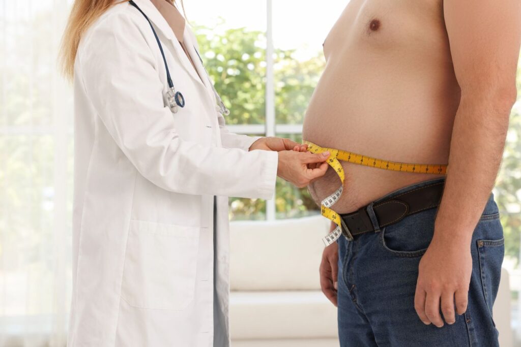 medico che misura giro vita