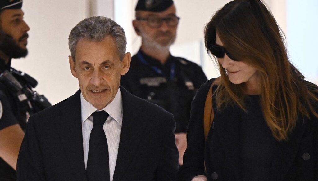 nicolas sarkozy e carla bruni all'uscita del processo