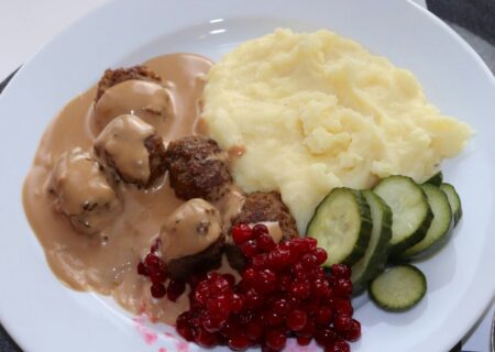 un piatto di köttbullar