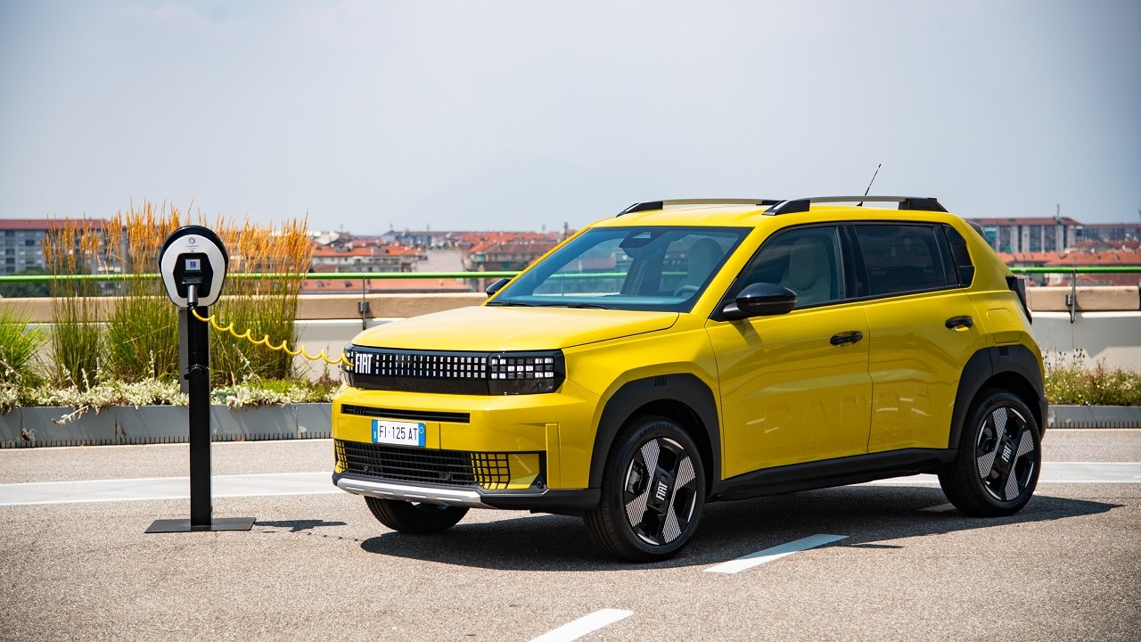 La Grande Panda elettrica, disponibile a 9.950 euro per chi aderisce all'iniziativa "Elettrico Facile Fiat"