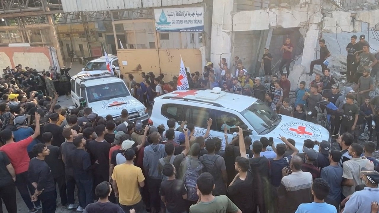 Il protocollo del ritorno degli ostaggi di Hamas: come si ricostruisce una mente dopo 734 giorni di buio