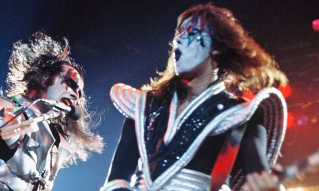 L’ultimo assolo di chitarra: si spegne Ace Frehley, l’uomo dello spazio dei Kiss Ace Frehley