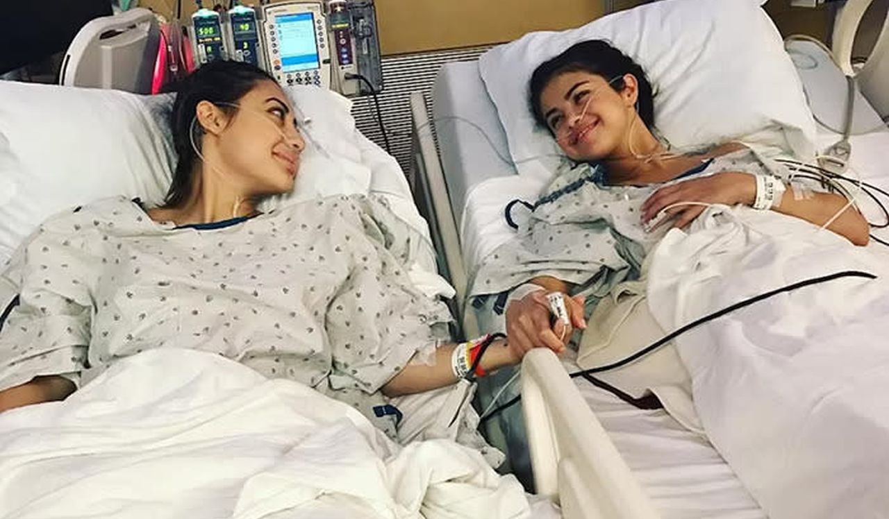 ha donato un rene per salvarla e non 232 stata invitata al matrimonio il gelo tra selena gomez e francia ra237sa