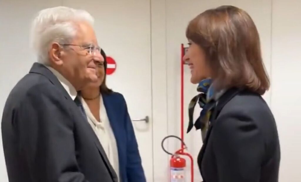 I buoni postali compiono 150 anni e anche Mattarella li festeggia: “Sono la pacifica armata dell’Italia” Il presidente Mattarella alla cerimonia di festeggiamento dei buoni postali