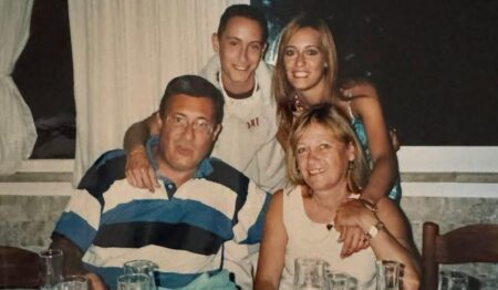 Ilaria Cucchi con il fratello Stefano e i genitori