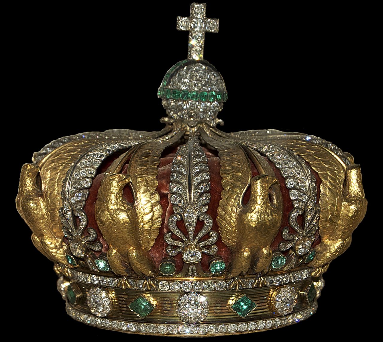 Rapina al Louvre, ritrovata la corona dell’Imperatrice Eugenia: fu l’ultima corona sulla testa di un francese Rapina al Louvre, ritrovata la corona dell’Imperatrice Eugenia: fu l’ultima corona sulla testa di un francese