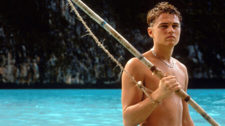 Leonardo DiCaprio in una scena del film The Beach