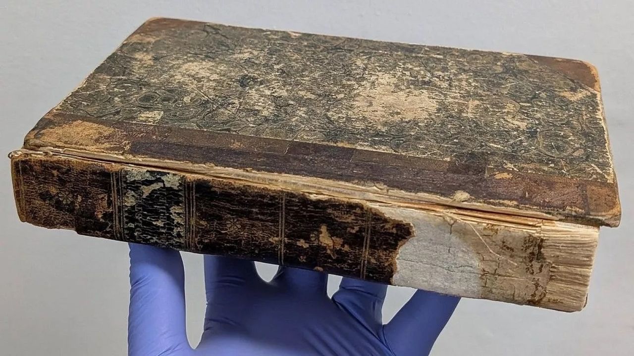 Libri rilegati con pelle umana, la verità dietro la pratica più macabra (e reale) della storia