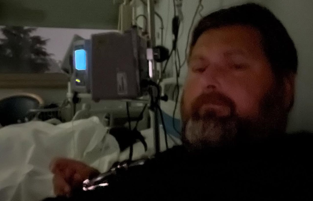 Mario Adinolfi si difende dopo aver condiviso le foto della figlia Clara: “L’ho fatto per farci forza” 