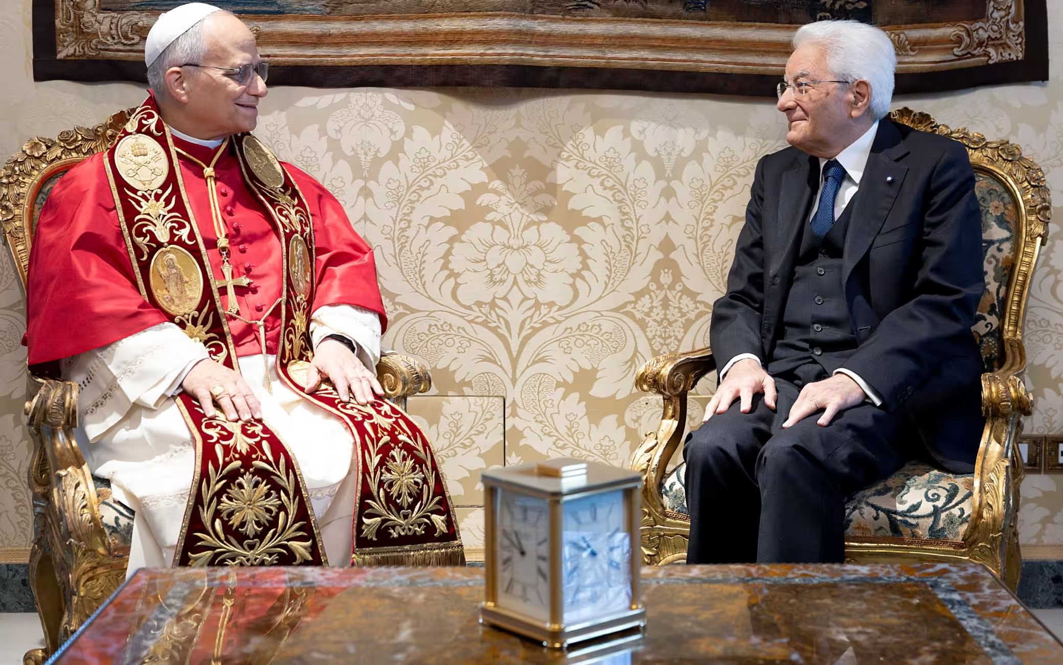 sergio mattarella incontra per la prima volta al quirinale papa leone xiv e il primo pensiero 232 per gaza