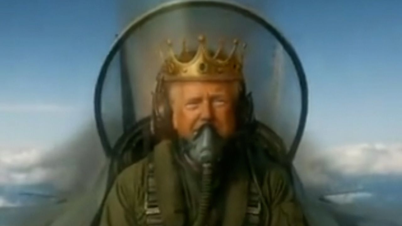 Pioggia marrone sui manifestanti: l’assurdo contrattacco di “Top Gun” Trump ai “No Kings” Pioggia marrone sui manifestanti: l’assurdo contrattacco di “Top Gun” Trump ai “No Kings”