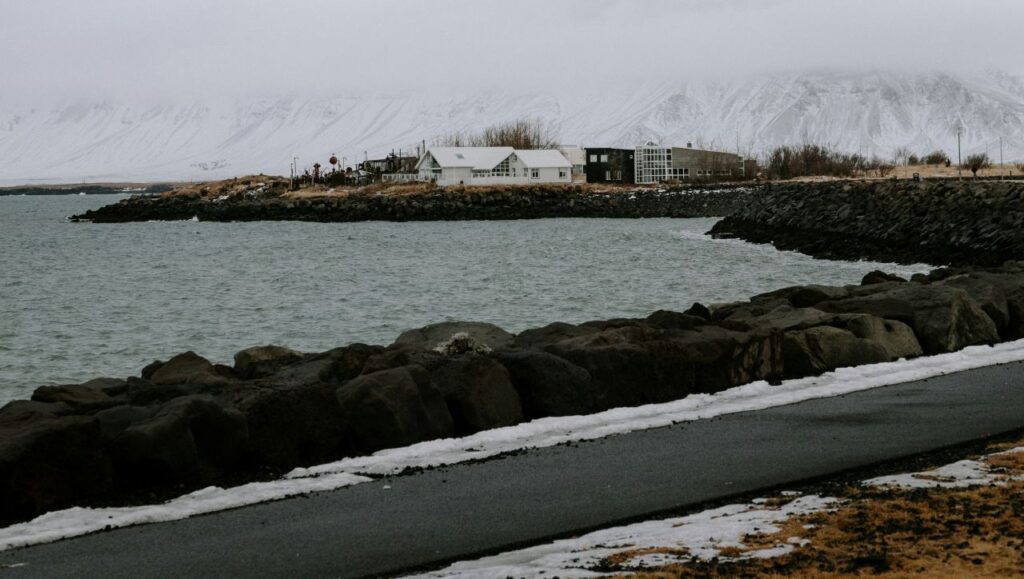 27 cm di neve in ottobre: Reykjavík si blocca e il mondo capisce che qualcosa non torna UNO SCORCIO DI Reykjavík