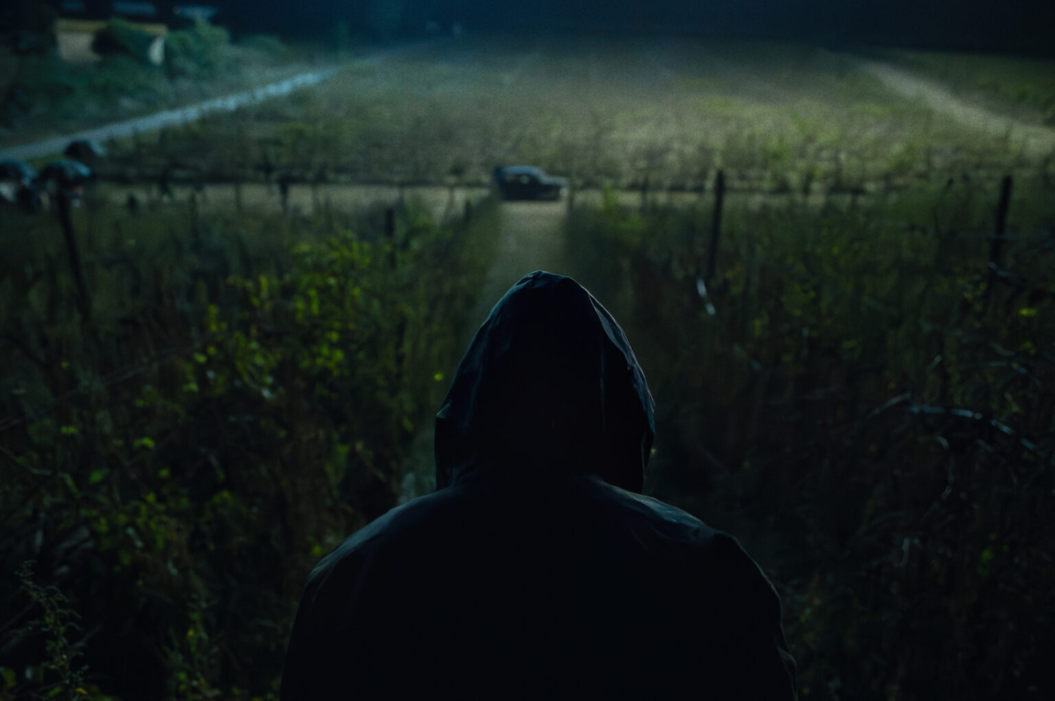 “Retau 1974”, una lista, otto nomi e un segreto: è la pista che riapre le indagini sul Mostro di Firenze? Una scena notturna di Il Mostro di Firenze