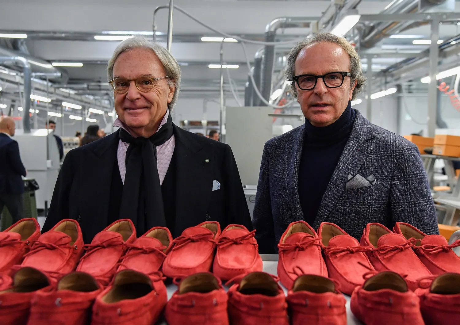 scandalo tod8217s l8217azienda sotto indagine per caporalato ora il brand di lusso rischia il commissariamento
