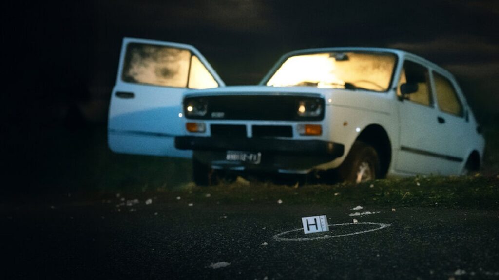 17 anni di delitti, 16 morti, zero risposte: esce oggi la serie Netflix sul Mostro di Firenze Un'immagine de "Il Mostro", la serie Netflix incentrata sul Mostro di Firenze disponibile da oggi