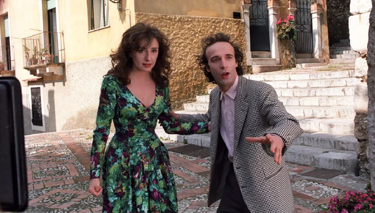 Nicoletta Braschi e Roberto Benigni in una scena de "Il piccolo diavolo"