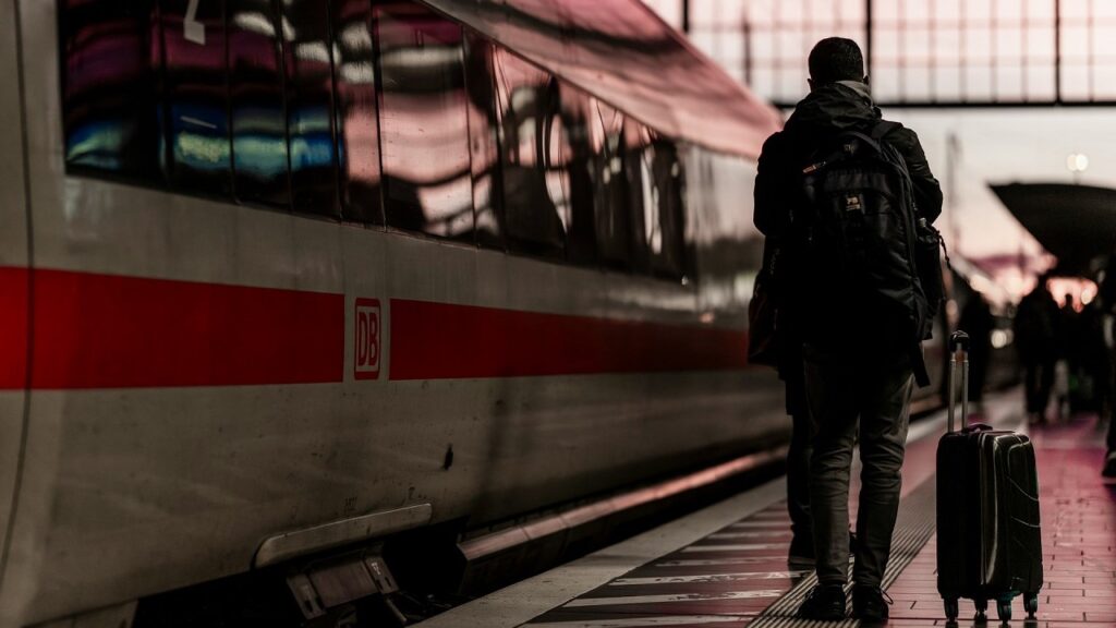 Il programma DiscoverEU darà a 4888 neodiciottenni italiani la possibilità di viaggiare gratis in Europa