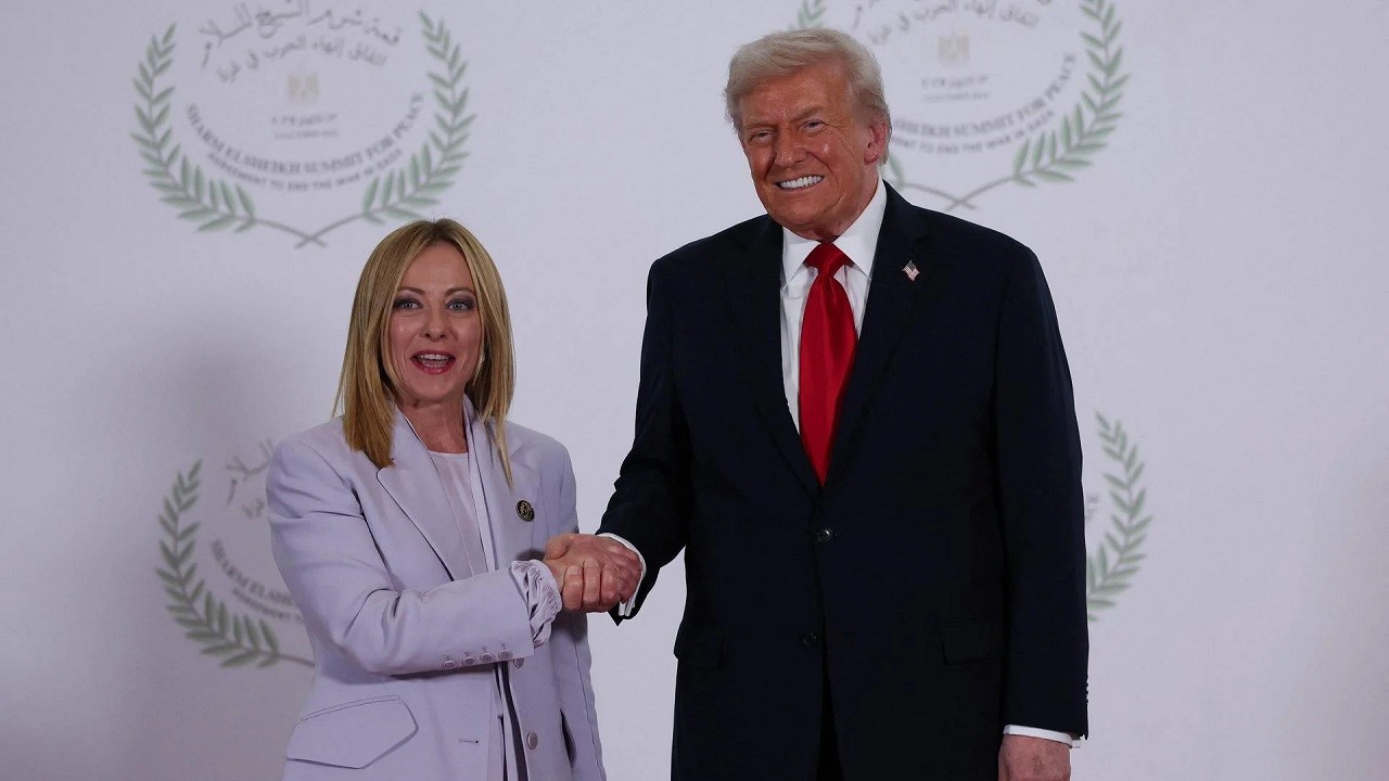 “In USA sarei finito per questa frase”: Trump fa un complimento a Meloni e congela il vertice “In USA sarei finito per questa frase”: Trump fa un complimento a Meloni e congela il vertice