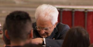 sergio mattarella commosso ai funerali dei carabinieri