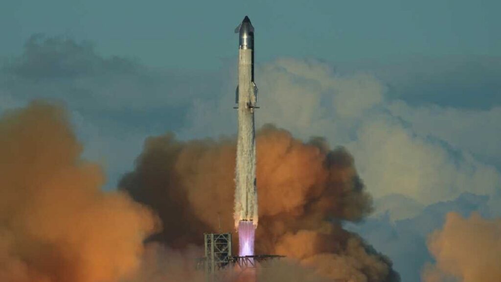 Il gigantesco razzo Starship spicca il volo dalla Starbase in Texas
