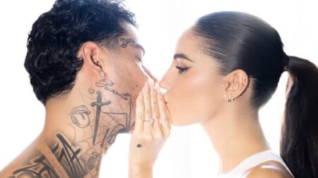 Tony Effe (con il tatuaggio "Priscilla" sul volto) e Giulia De Lellis