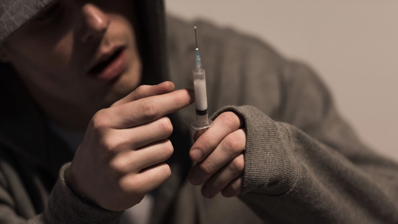 Scambio di sangue e HIV in pochi minuti: il Bluetoothing è la moda folle che sta mandando in tilt le Fiji Scambio di sangue e HIV in pochi minuti: il Bluetoothing è la moda folle che sta mandando in tilt le Fiji