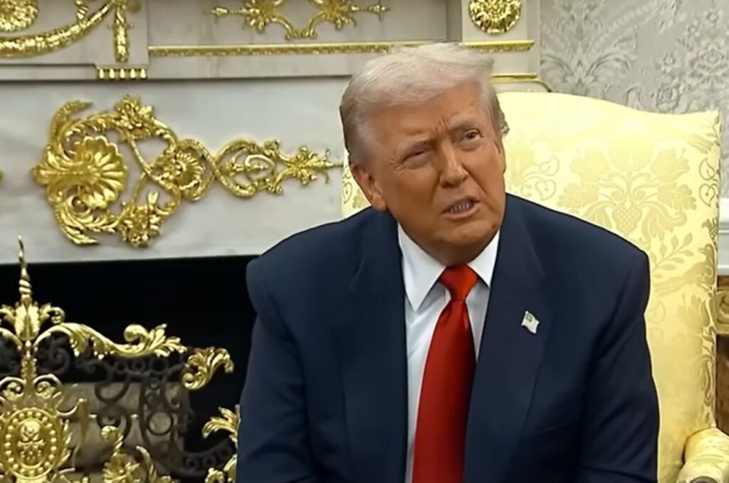 Donald Trump in un incontro stampa alla Casa Bianca