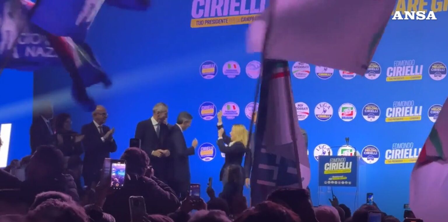 Giorgia Meloni balla