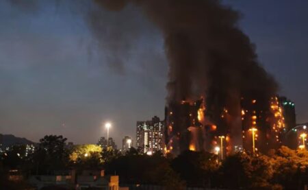 Grattacieli di Hong Kong in fiamme