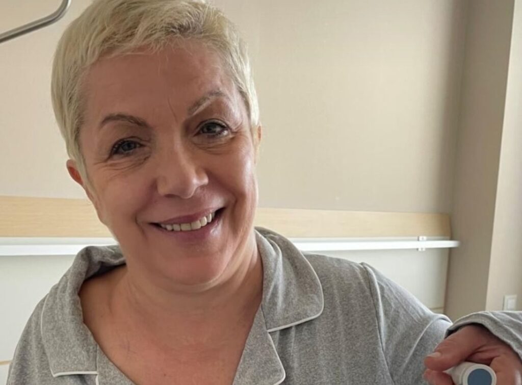 Rosanna Banfi operata di nuovo: “L’ospite non invitato è tornato dopo 16 anni, ma l’ho preso a calci” Rosanna Banfi nel post operatorio