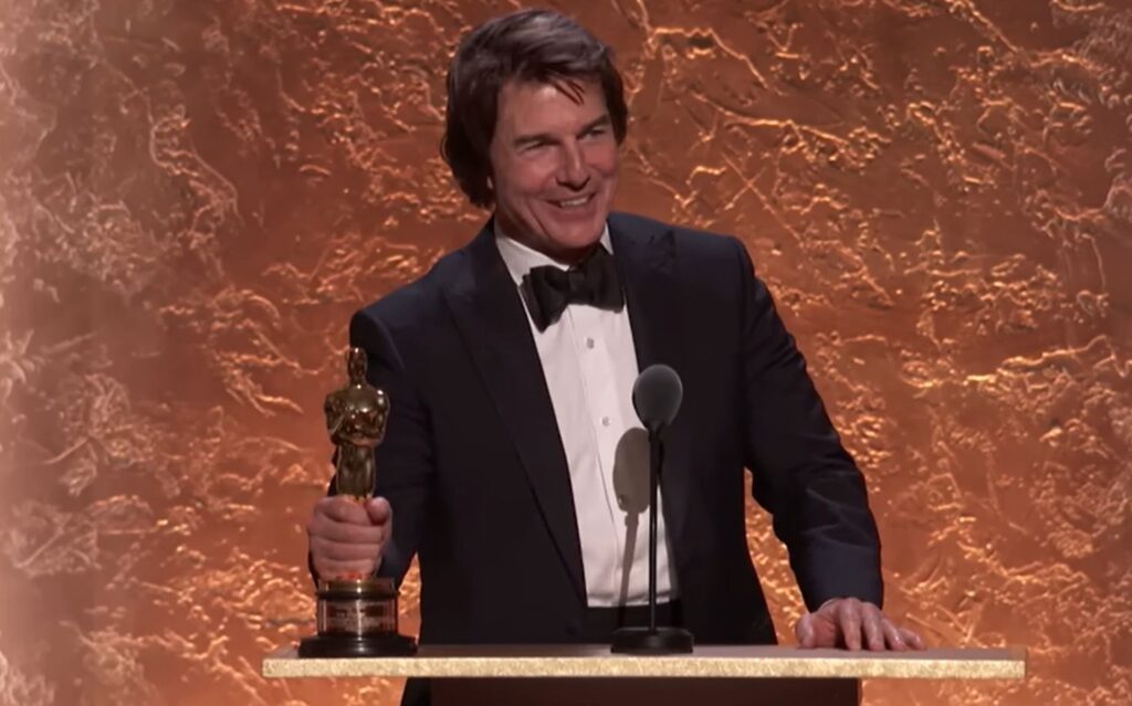 Tom Cruise con l'Oscar onorario