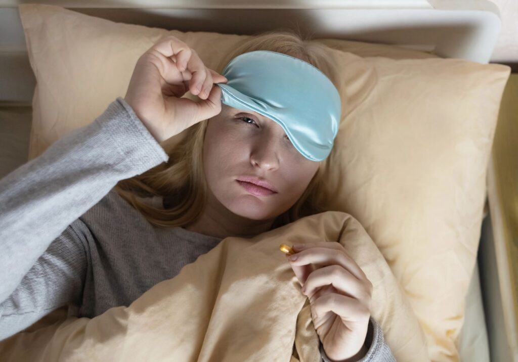 donna che prende melatonina