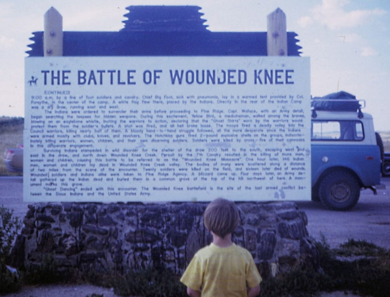 Cartellone commemorativo a Wounded Knee