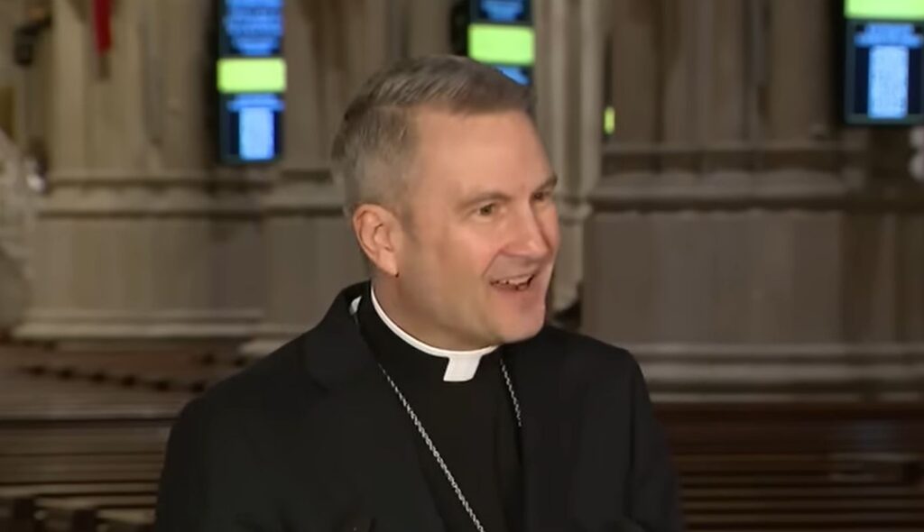 È anti-Trump e vicino ai migranti: chi è Ronald Hicks, il nuovo vescovo di New York, nominato da Leone XIV (compagno di pizzeria in gioventù) Ronald Hicks