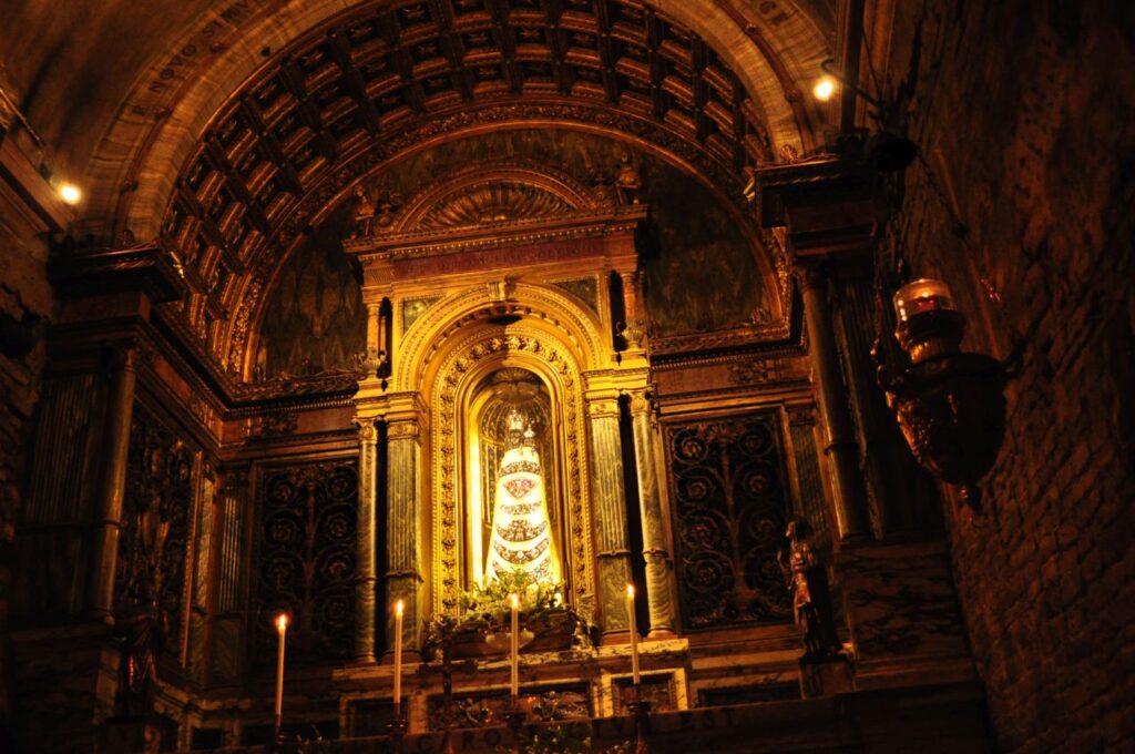 Statua della Madonna di Loreto