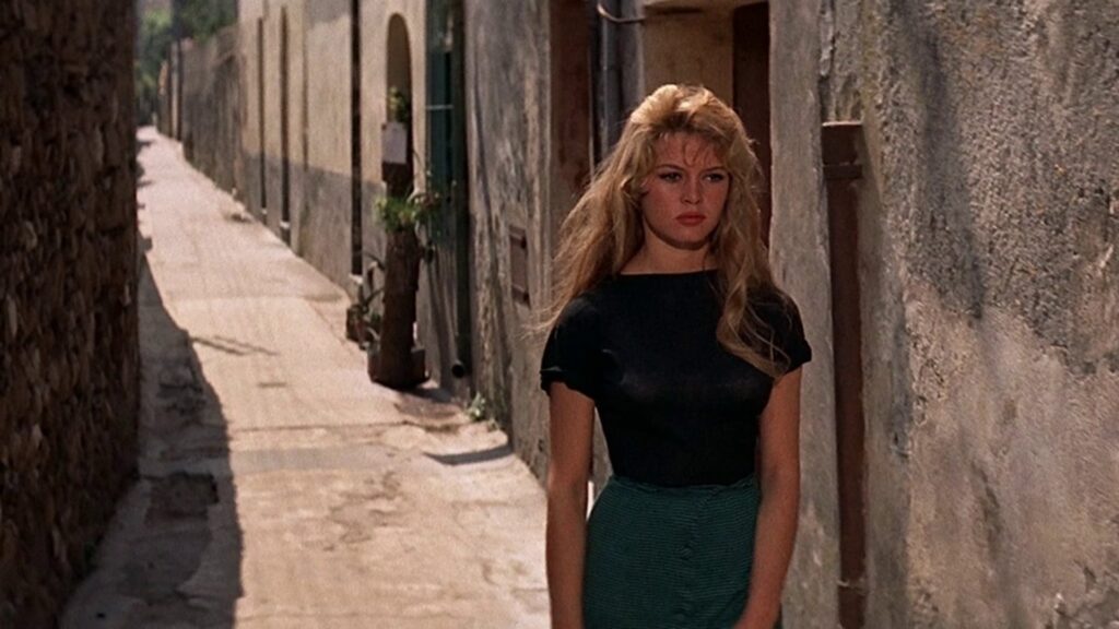 Brigitte Bardot in una scena di Piace a troppi