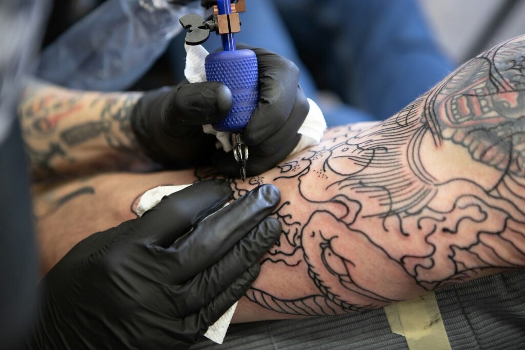 L'esecuzione di un tatuaggio