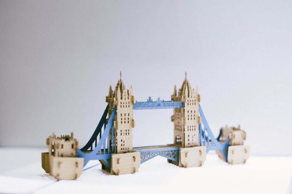 london bridge fatto col kirigami