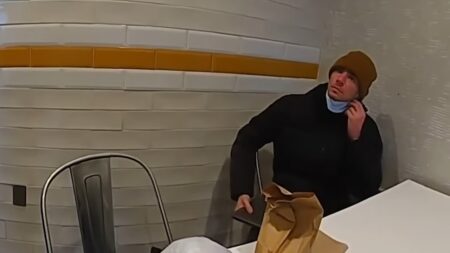 Luigi Mangione al momento dell'arresto