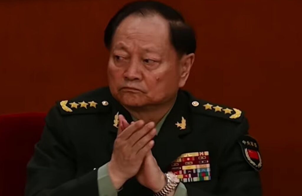 Xi Jinping silura il generale più potente della Cina: vendeva segreti nucleari per enormi somme Generale Zhang Youxia