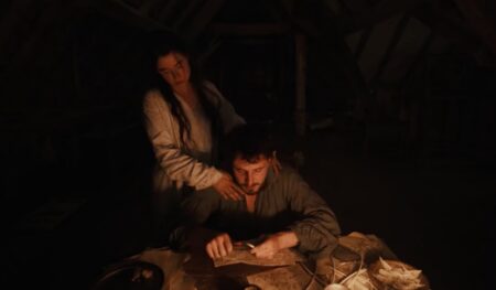 Il dolore che trasformò Shakespeare: di cosa parla Hamnet, il film che si prepara a sbaragliare gli Oscar Jessie Buckley e Paul Mescal in una scena di Hamnet