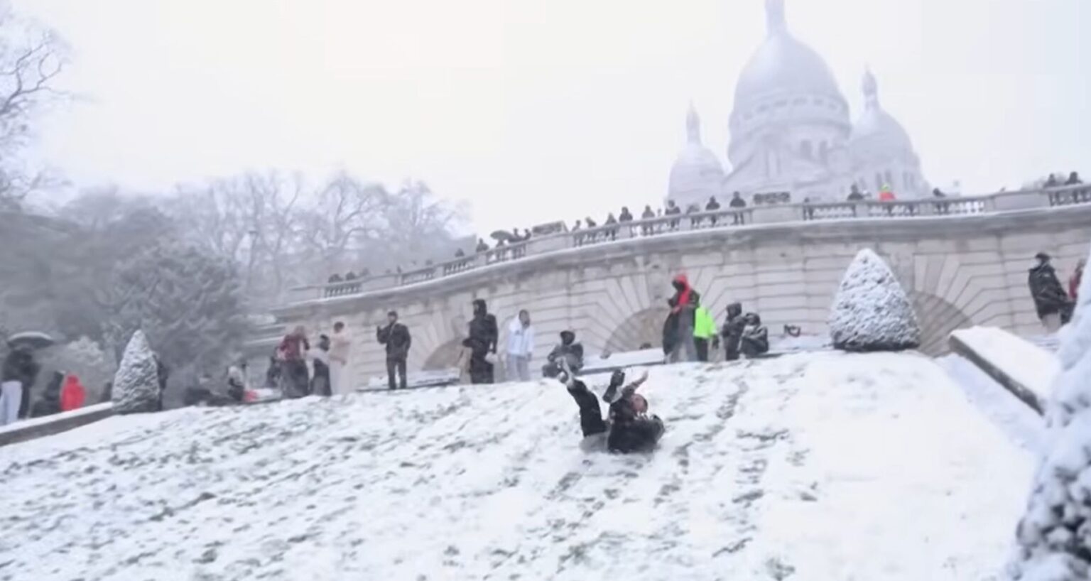 La neve a Montmartre
