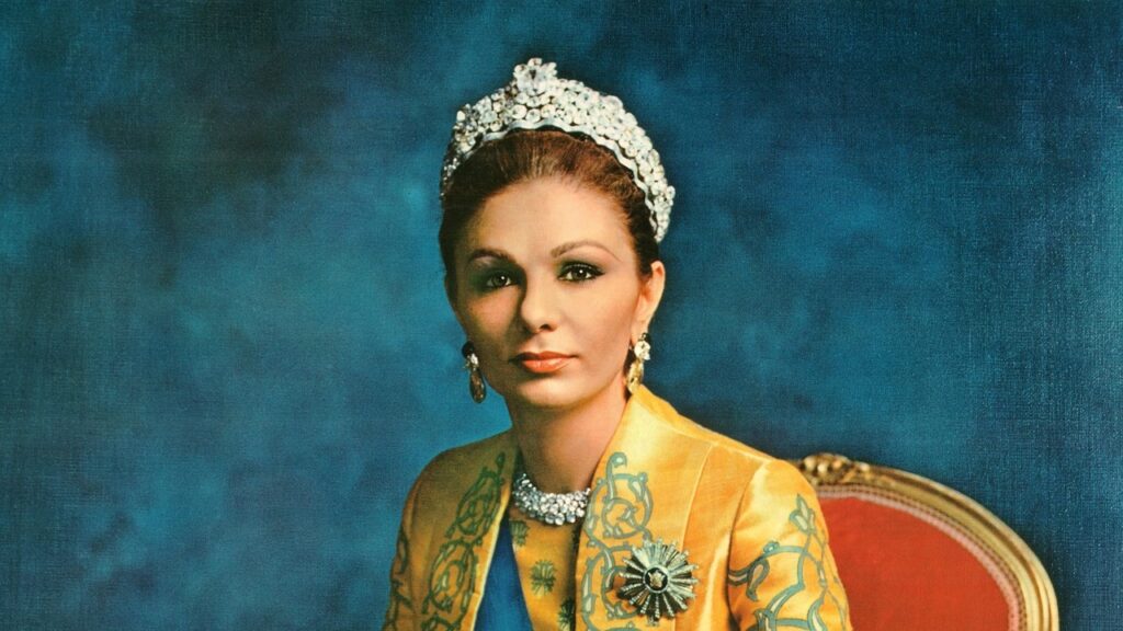 Farah Diba in un ritratto ufficiale del 1973