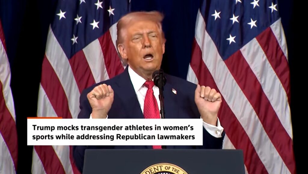 Trump che prende in giro un'atleta trans