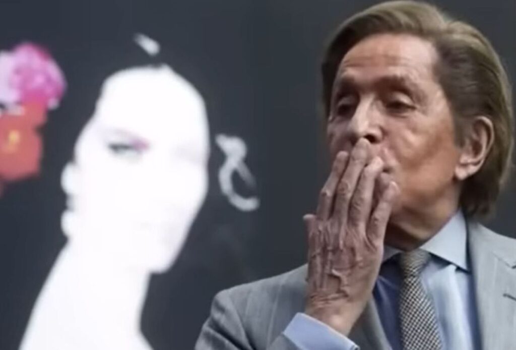 Valentino manda un bacio