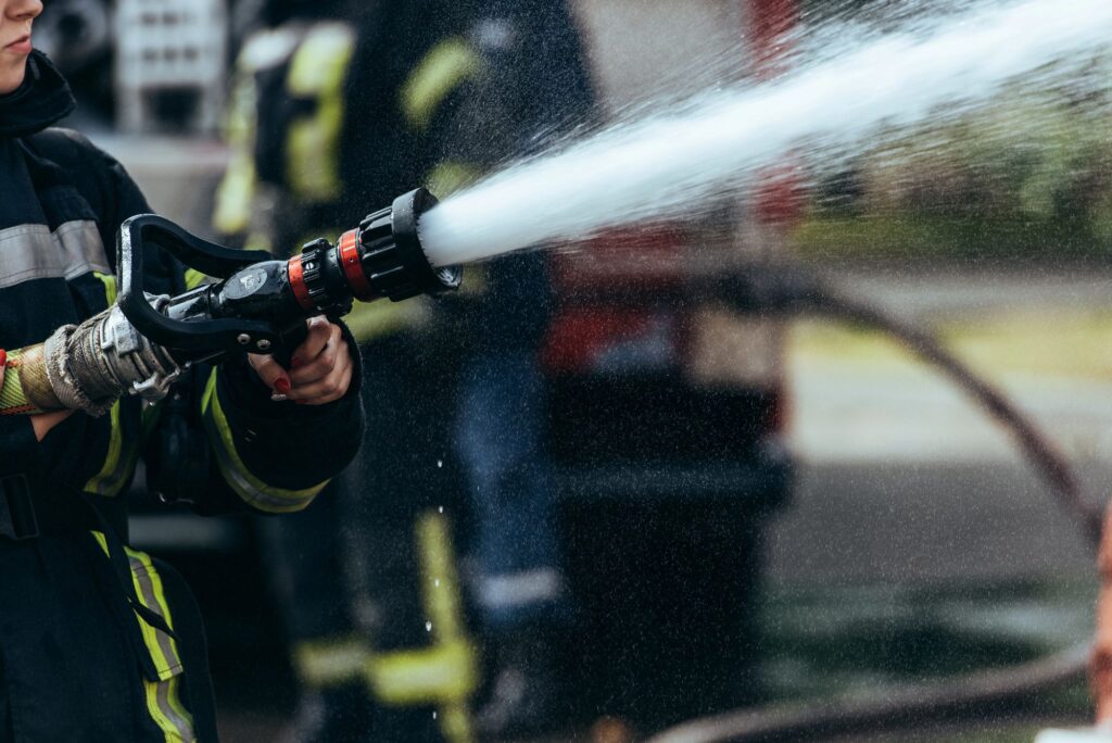 Vigile del fuoco in azione